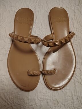 Carmen Sol Beige/Tan  Toe-Loop Sandals